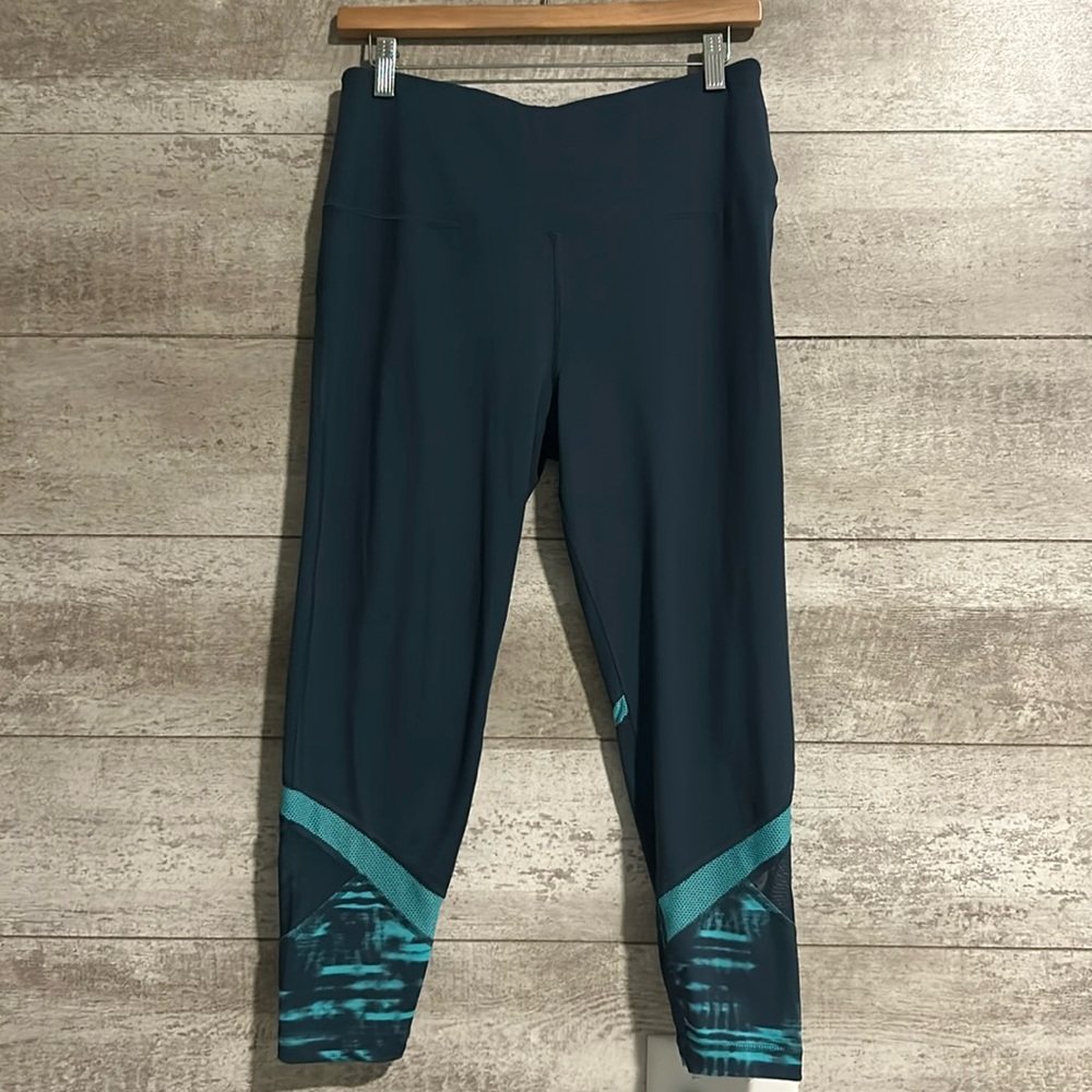 Women’s Reebok Grey and Teal Short Leggings sz L